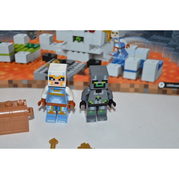Lego Skull Arena Player lot 21145 Minecraft Minifigure + book accessories - Picture 3 of 9